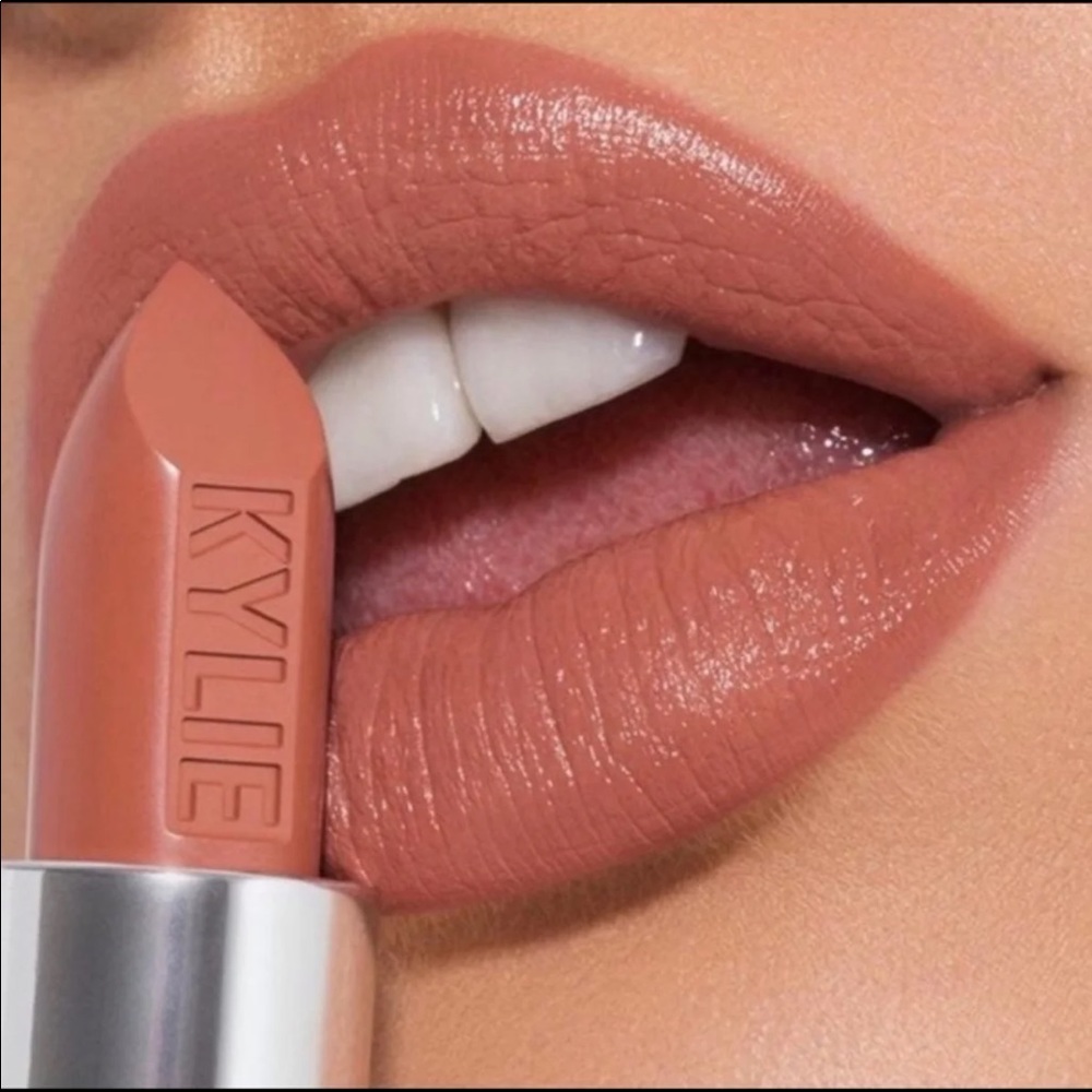 Kylie Dulce de Leche Lipstick